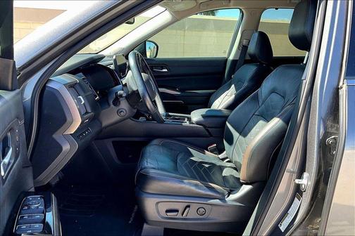 2022 Nissan Pathfinder Platinum 2WD