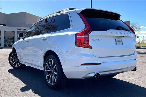 2018 Volvo XC90 T5 Momentum