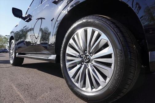 2025 INFINITI QX80 Luxe