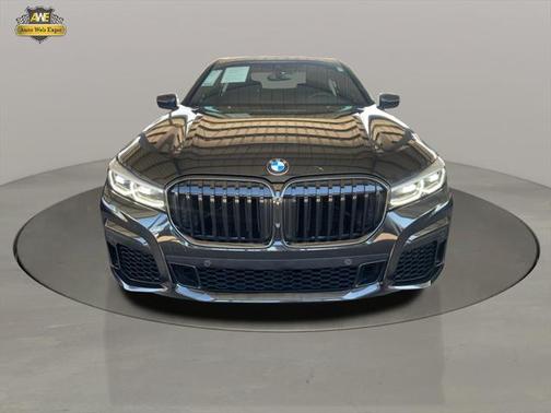 2022 BMW 740 i