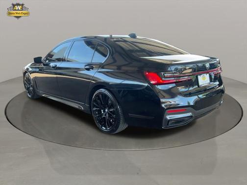 2022 BMW 740 i