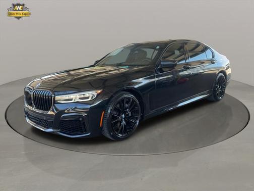 2022 BMW 740 i