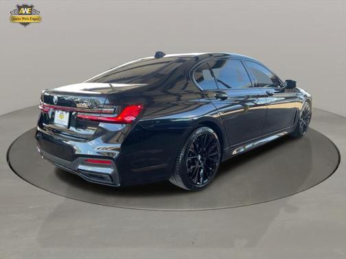 2022 BMW 740 i
