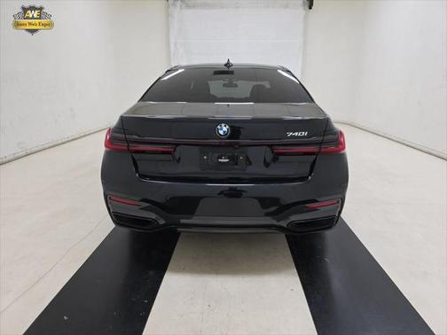2022 BMW 740 i