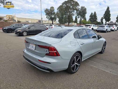 2024 Volvo S60 B5 Core Dark Theme