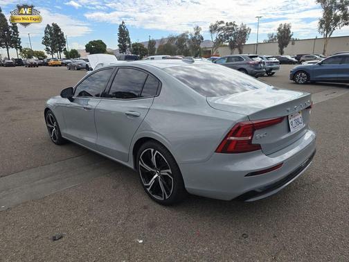 2024 Volvo S60 B5 Core Dark Theme