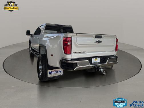 Iridescent Pearl Tricoat 2024 Chevrolet Silverado 3500 LTZ