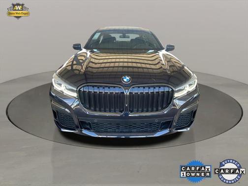 2022 BMW 740 i