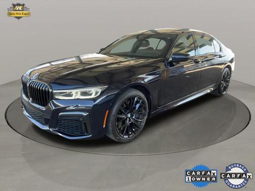 2022 BMW 740 i