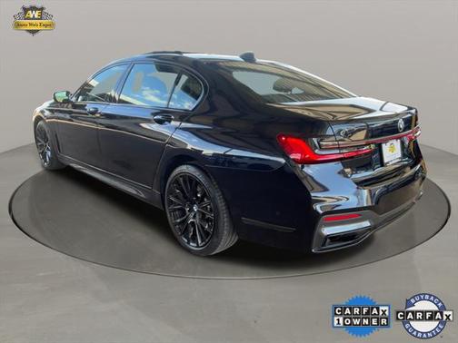 2022 BMW 740 i