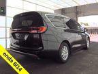 Brilliant Black Crystal Pearlcoat 2023 Chrysler Pacifica Touring L