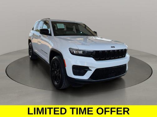 Bright White Clearcoat 2024 Jeep Grand Cherokee Altitude