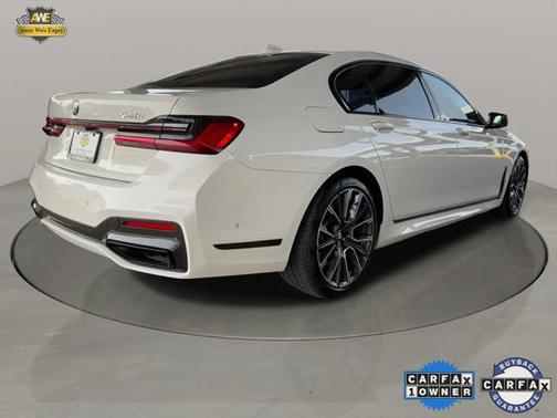 2022 BMW 740 i
