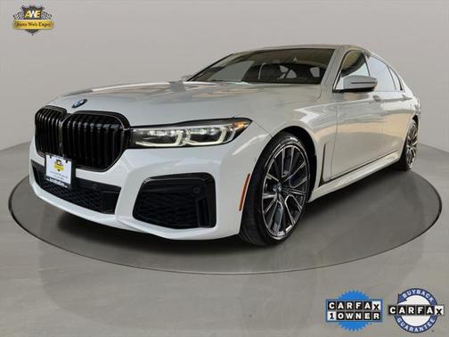 2022 BMW 740 i