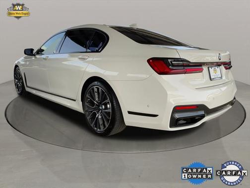 2022 BMW 740 i