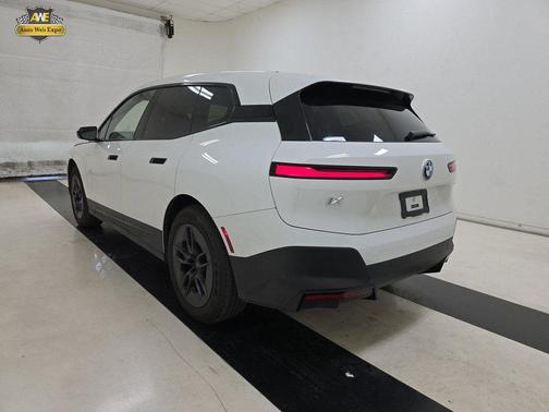 2025 BMW iX xDrive50