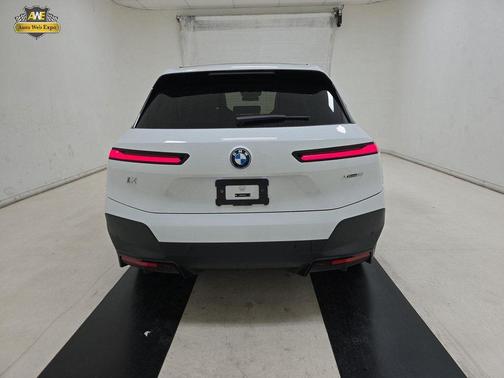 2025 BMW iX xDrive50