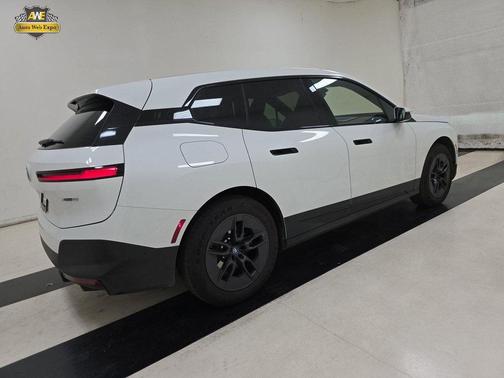 2025 BMW iX xDrive50