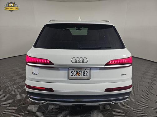 2023 Audi Q7 45 Premium