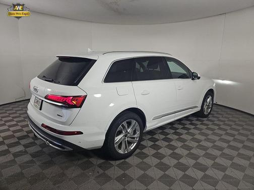 2023 Audi Q7 45 Premium