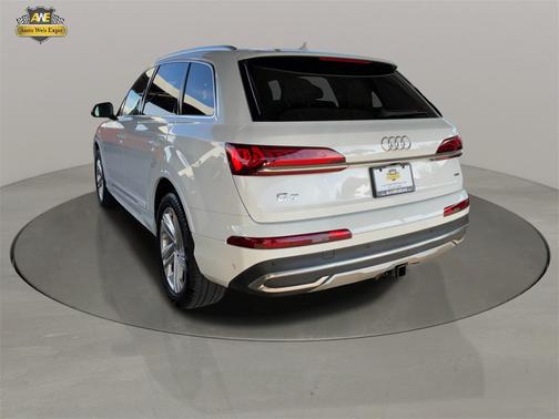 2023 Audi Q7 45 Premium