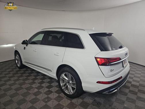 2023 Audi Q7 45 Premium