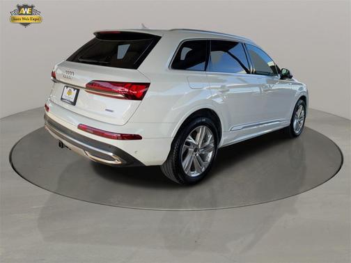 2023 Audi Q7 45 Premium