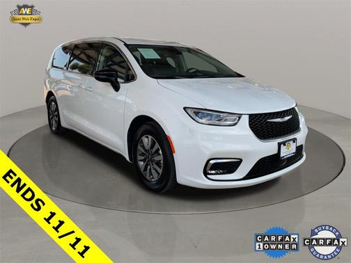 2024 Chrysler Pacifica Hybrid Select