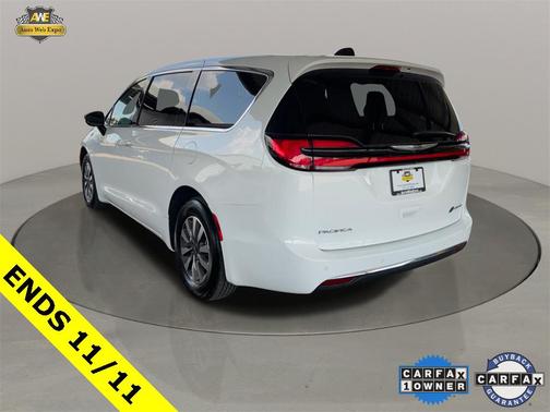 2024 Chrysler Pacifica Hybrid Select