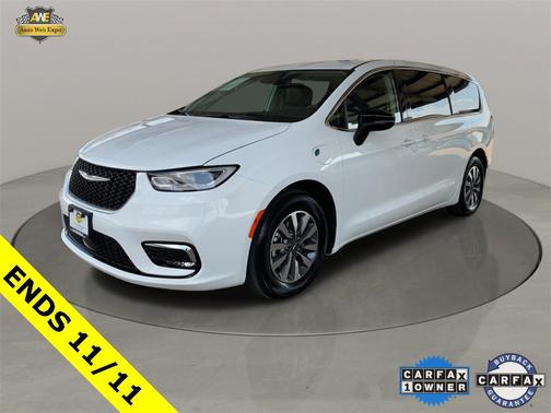 2024 Chrysler Pacifica Hybrid Select