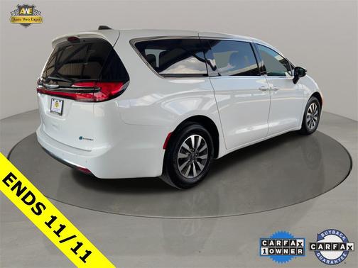 2024 Chrysler Pacifica Hybrid Select