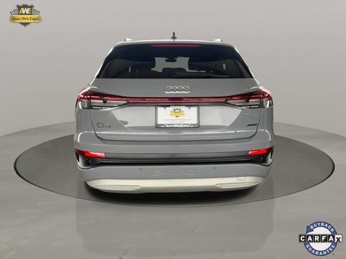 2022 Audi e-tron Premium Plus