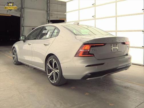 2024 Volvo S60 B5 Plus Dark Theme