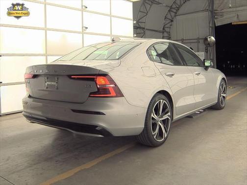 2024 Volvo S60 B5 Plus Dark Theme