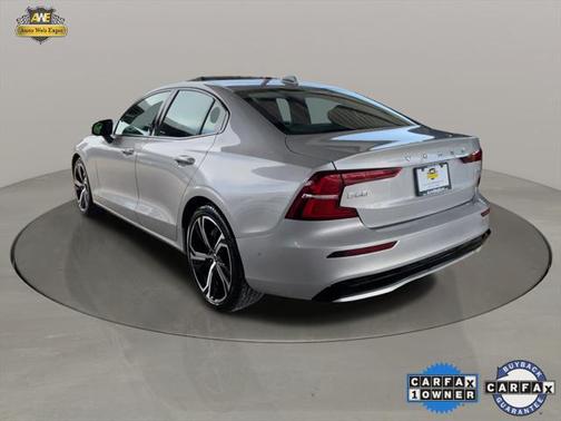 2024 Volvo S60 B5 Plus Dark Theme
