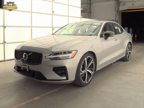 2024 Volvo S60 B5 Plus Dark Theme