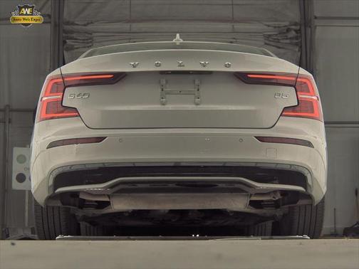 2024 Volvo S60 B5 Plus Dark Theme
