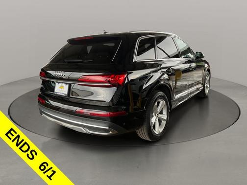 Mythos Black Metallic 2023 Audi Q7 45 Premium Plus