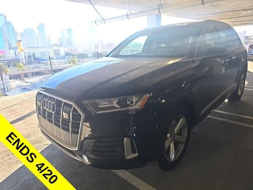 Mythos Black Metallic 2023 Audi Q7 45 Premium Plus