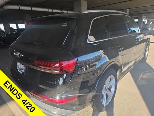 Mythos Black Metallic 2023 Audi Q7 45 Premium Plus