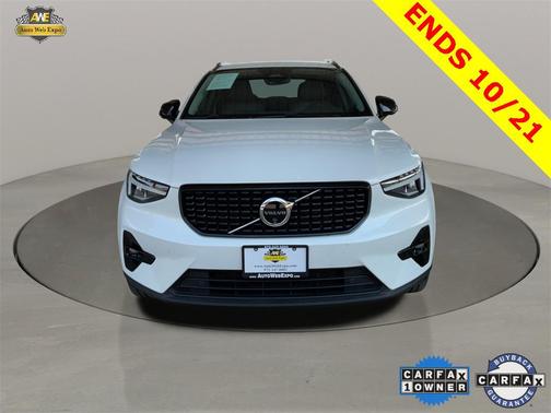 2024 Volvo XC40 B5 Plus Dark Theme
