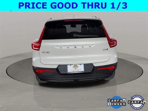 2024 Volvo XC40 B5 Plus Dark Theme