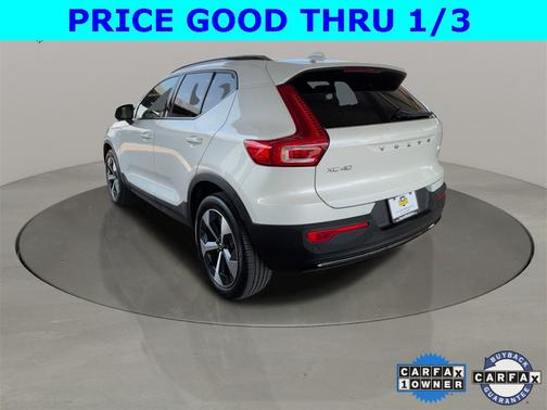 2024 Volvo XC40 B5 Plus Dark Theme