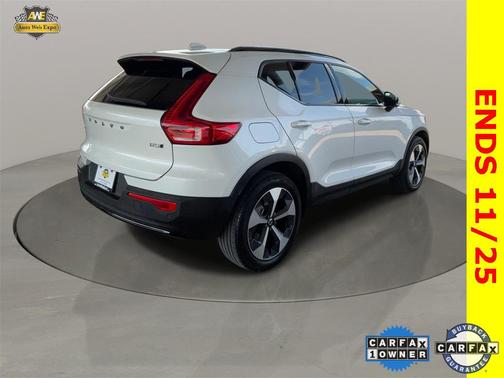 2024 Volvo XC40 B5 Plus Dark Theme