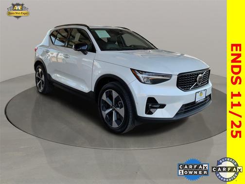 2024 Volvo XC40 B5 Plus Dark Theme