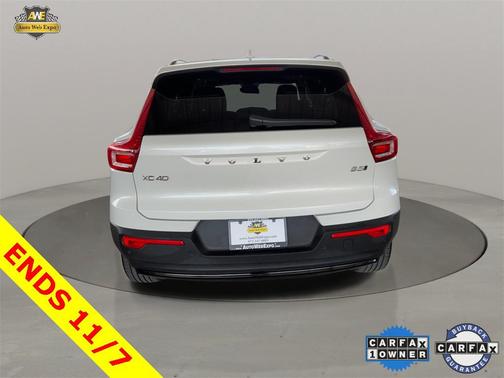 2024 Volvo XC40 B5 Plus Dark Theme