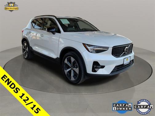 2024 Volvo XC40 B5 Plus Dark Theme
