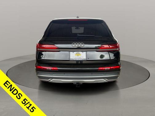 Mythos Black Metallic 2023 Audi Q7 45 Premium Plus