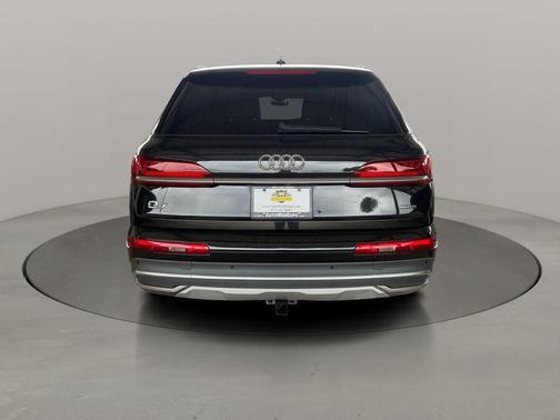 Mythos Black Metallic 2023 Audi Q7 45 Premium Plus