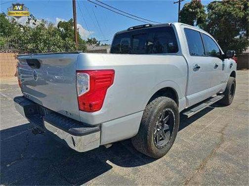 2017 Nissan Titan SV